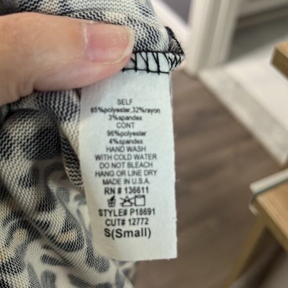 Pulse Animal Print Sleeveless V Neck Sweater Size Small - Picture 5 of 7